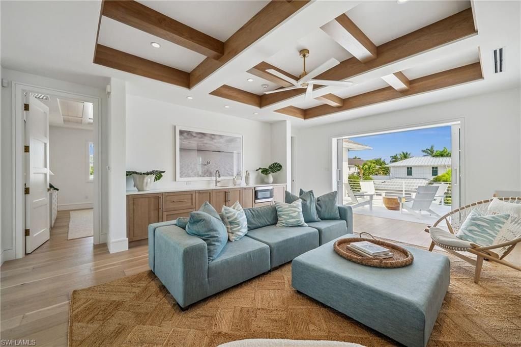 187 10Th. Naples, FL 34102