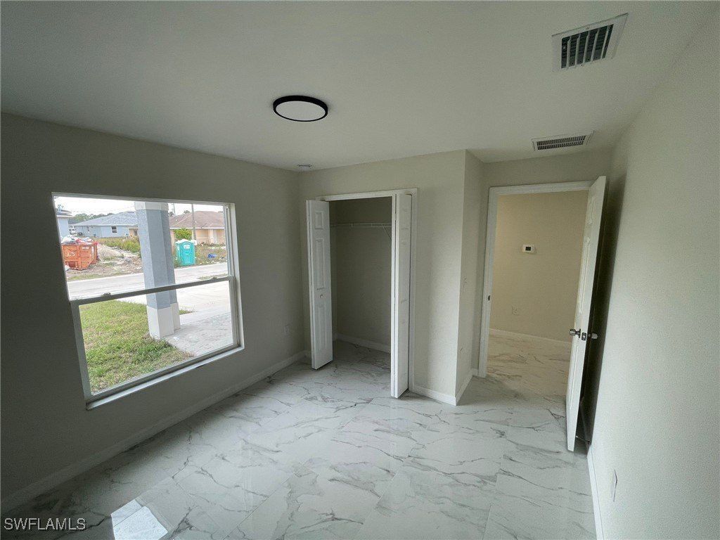 47134715 24Th Street Sw. Lehigh Acres, FL 33973