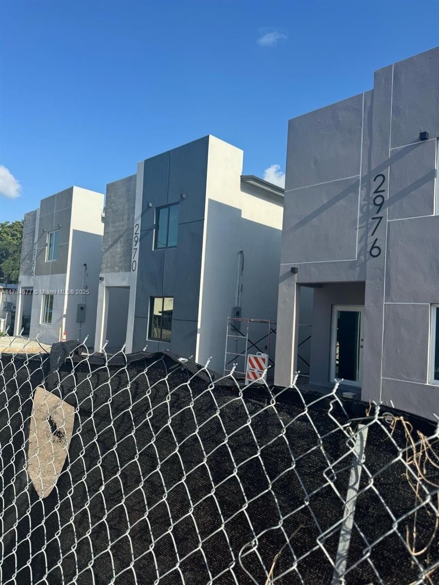 2976 Nw 45Th St. Miami, FL 33142