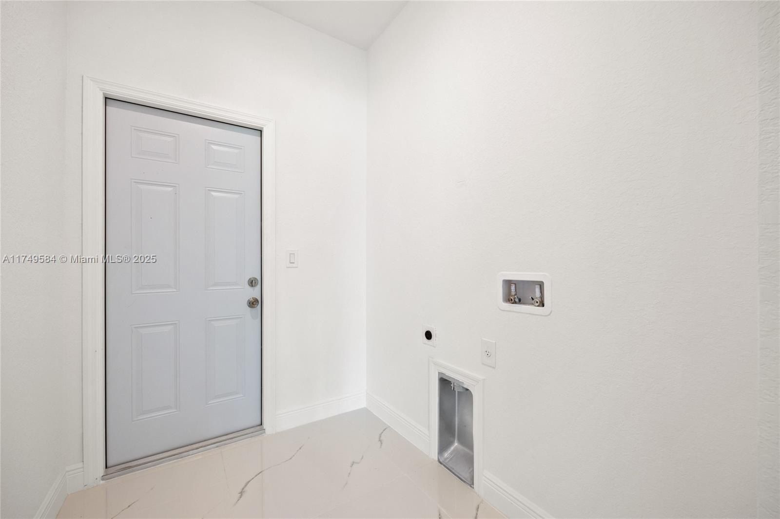 Lehigh Acres, FL 33972