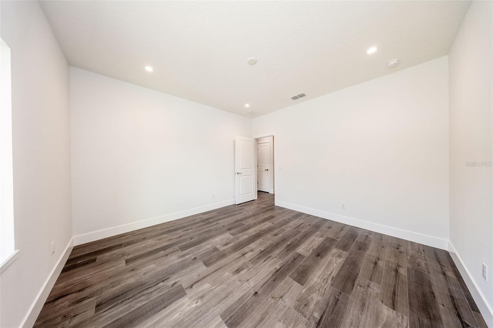 300 Mitnik Drive. Deltona, FL 32738