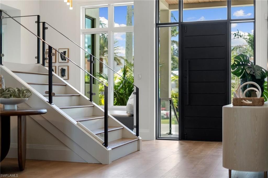 581 14Th. Naples, FL 34102