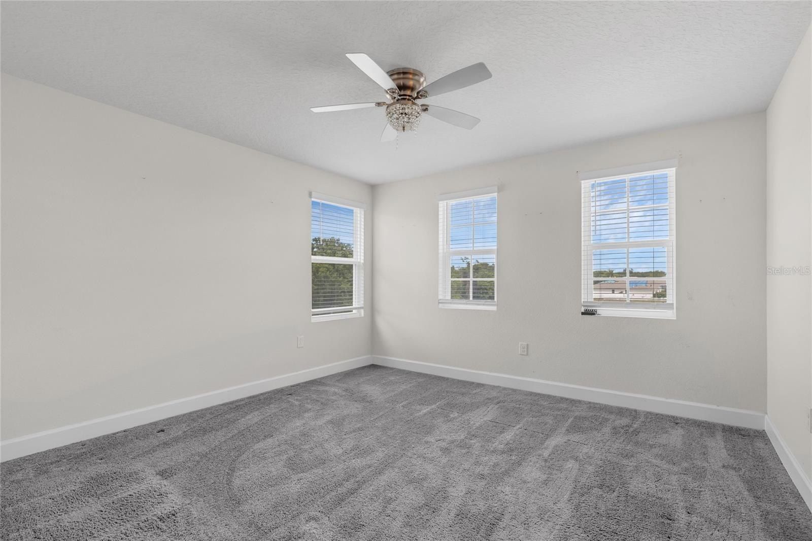 2532 Autumn Stream Drive. Leesburg, FL 34748