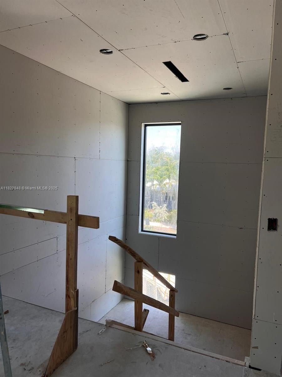 1700 Ne 18Th St. Fort Lauderdale, FL 33305