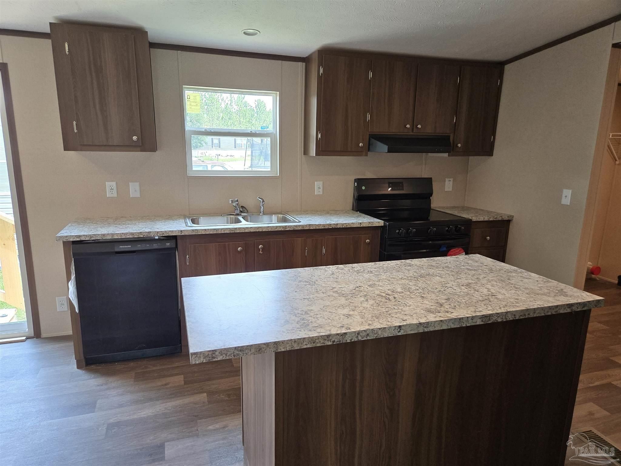 175 Kathryn Dr. Pensacola, FL 32506