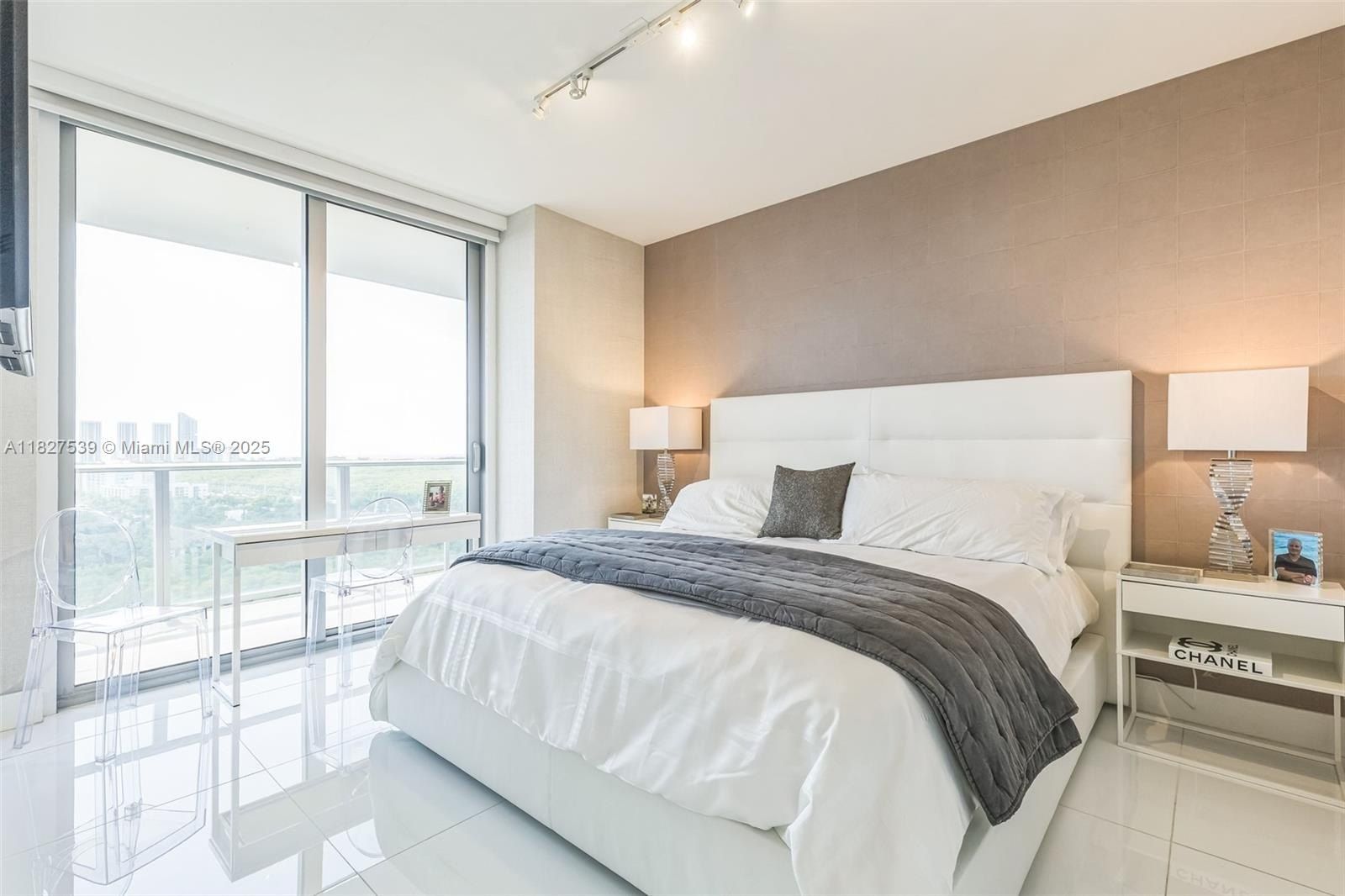North Miami Beach, FL 33160