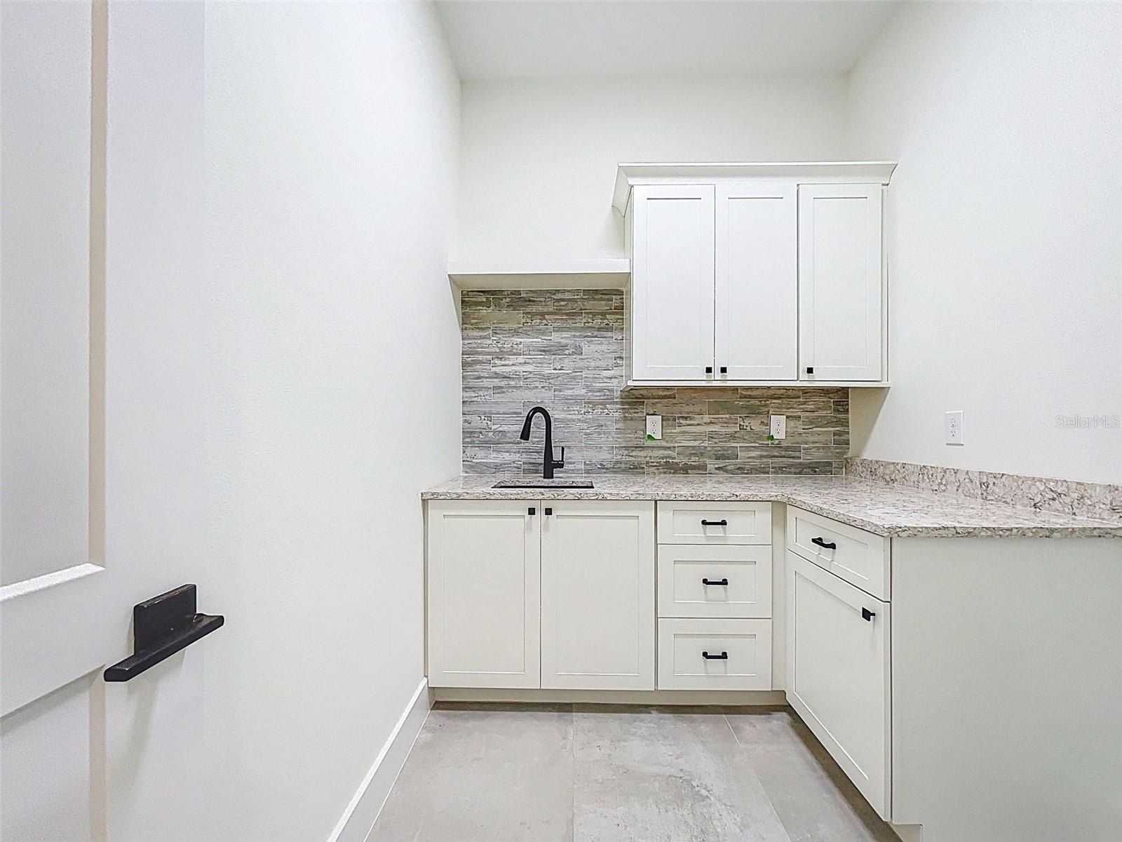 1015 W Charter Street. Tampa, FL 33602