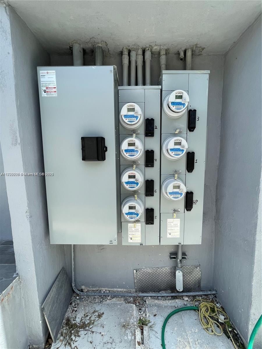 1995 Calais. Miami Beach, FL 33141