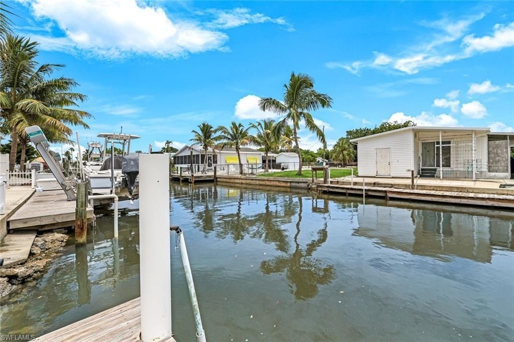 627 Palm. Goodland, FL 34140