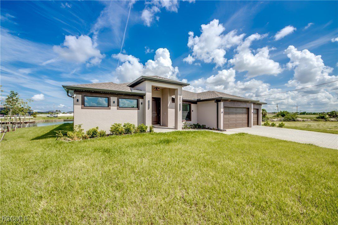 1042 Nw 32Nd Place. Cape Coral, FL 33993