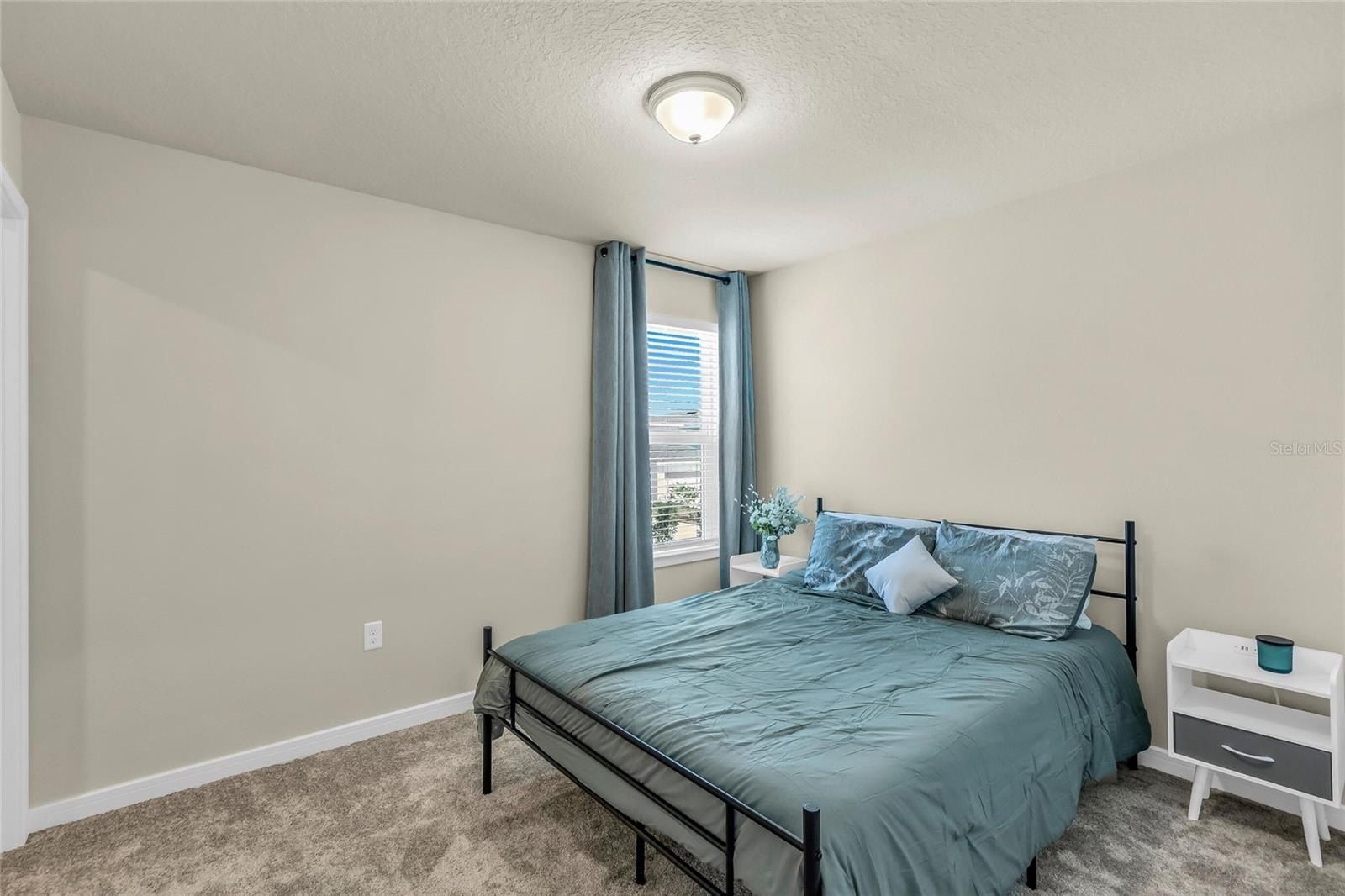 4087 Roaming Brook Drive. Apopka, FL 32712