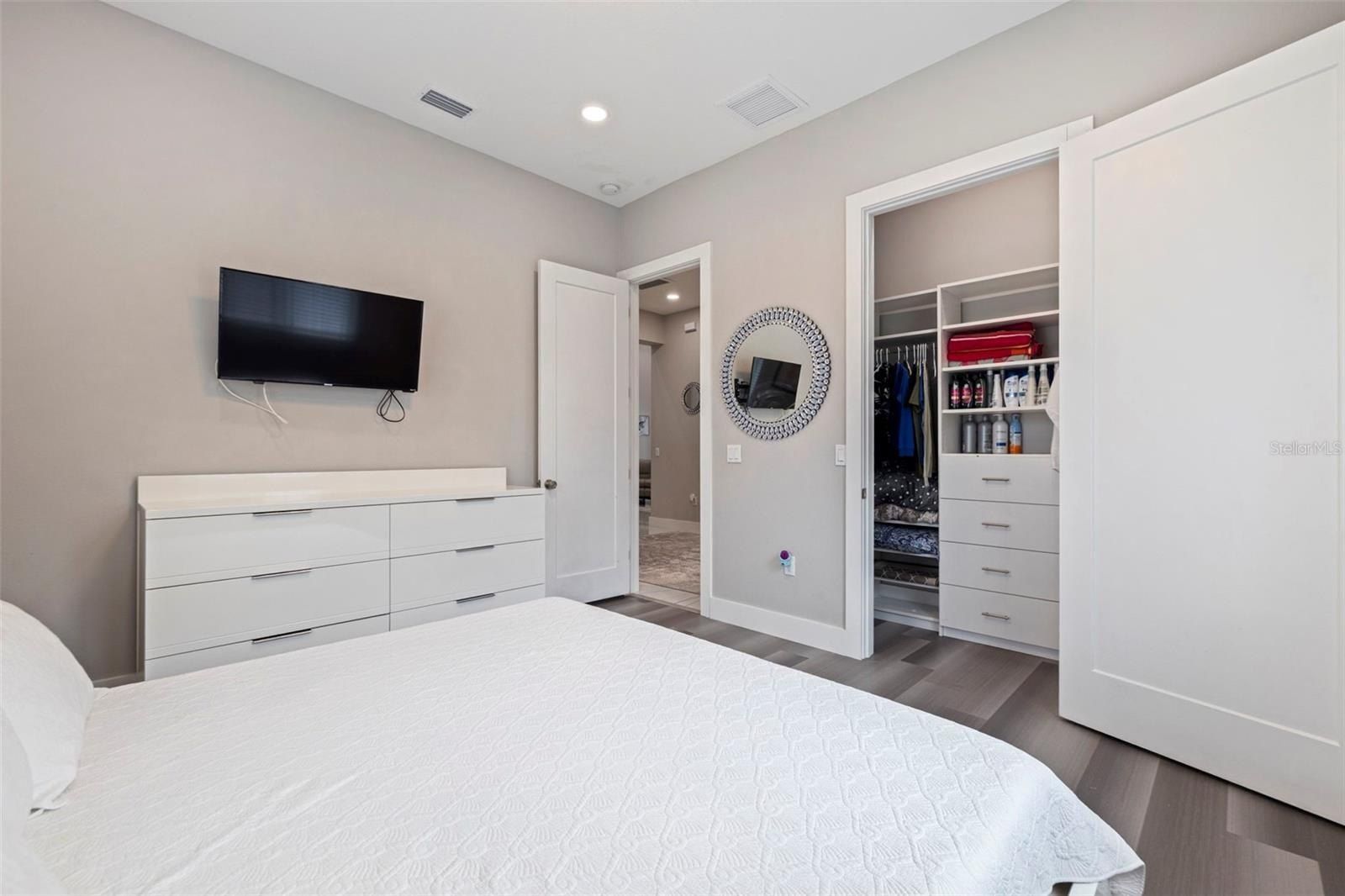 6396 18Th Street N. St Petersburg, FL 33702