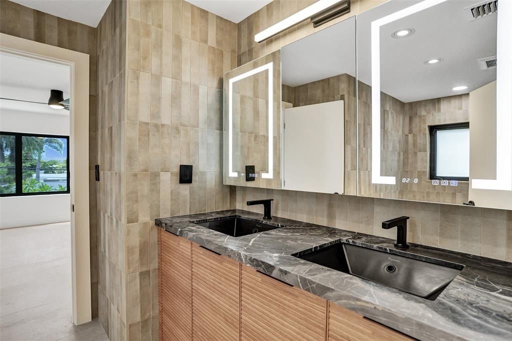 2728 Ne 31St St. Lighthouse Point, FL 33064