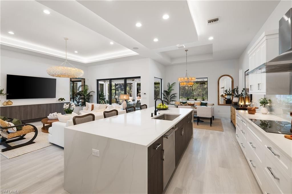 4221 7Th. Naples, FL 34119