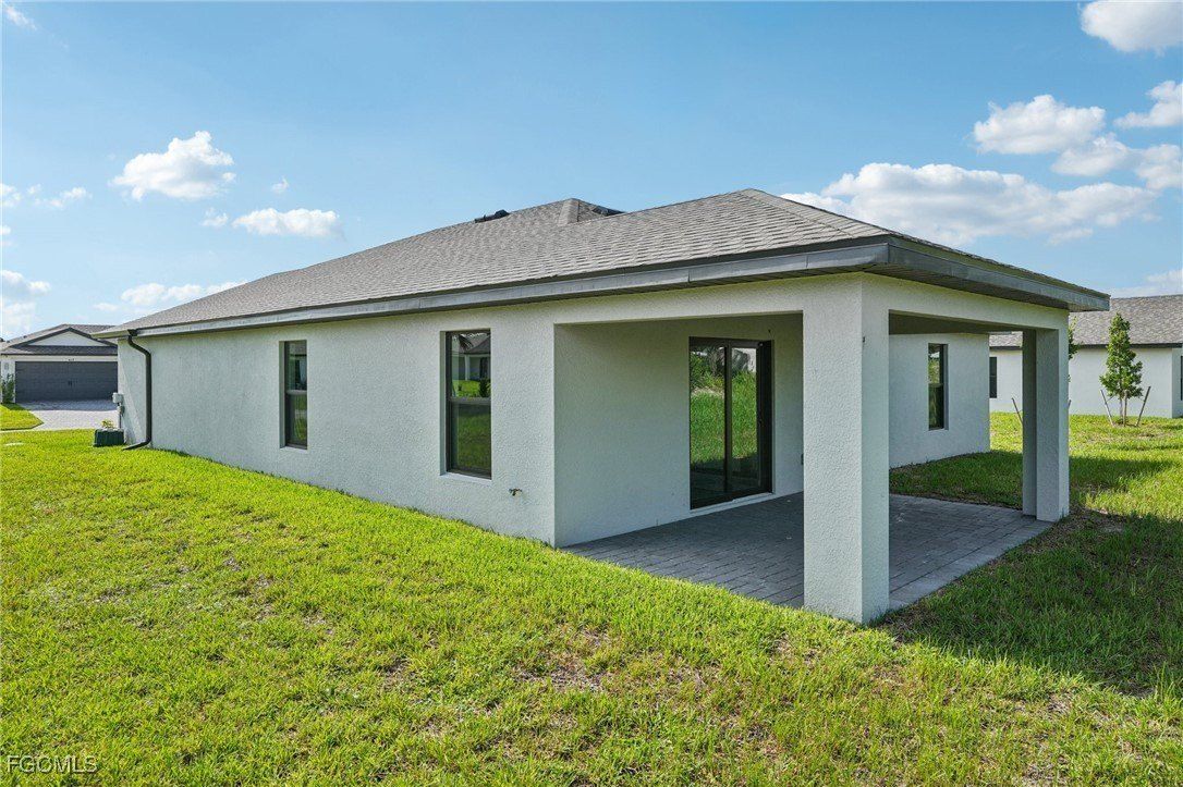 812 Gen D Macarthur Avenue. Labelle, FL 33935