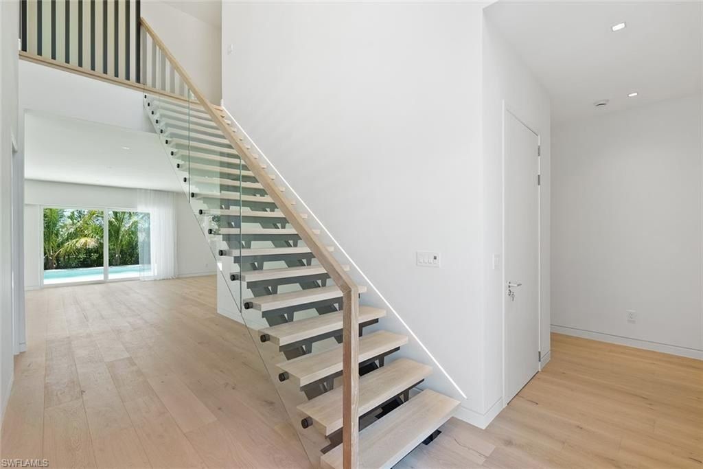 1135 Bluebird. Marco Island, FL 34145