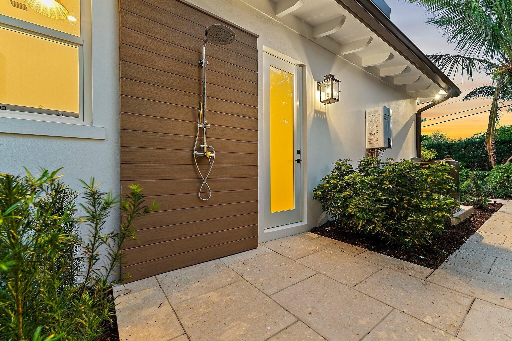 124 Easterly Road. North Palm Beach, FL 33408