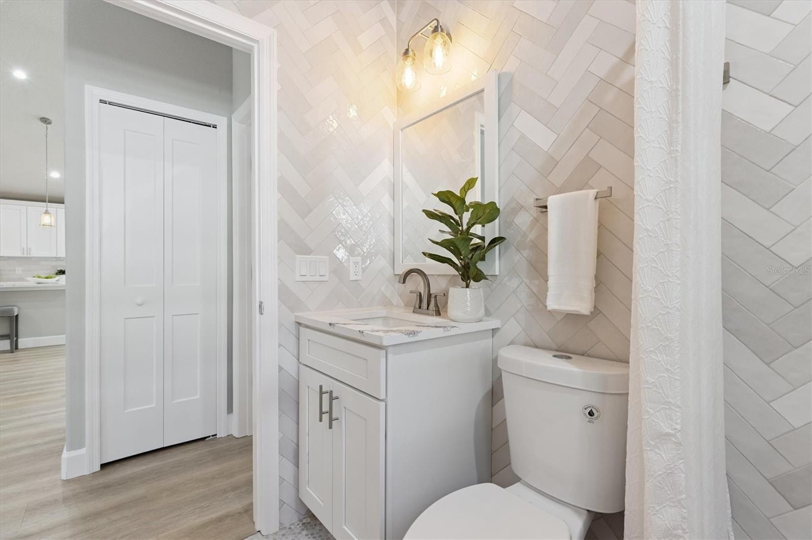 1209 E Washington Street. Orlando, FL 32801