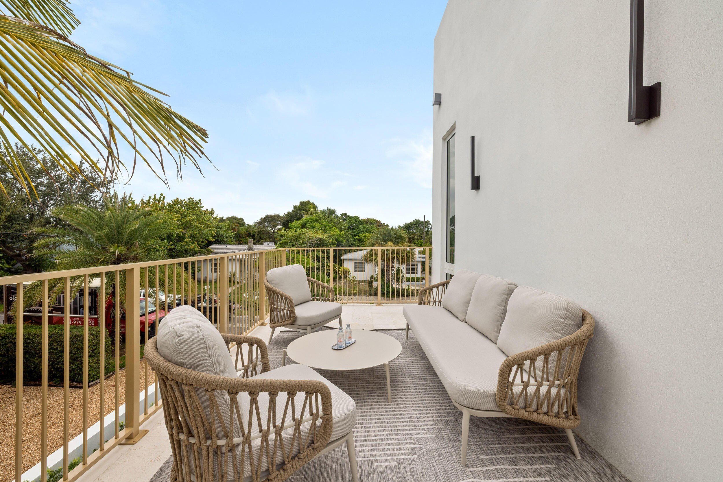 800 Bond Way. Delray Beach, FL 33483