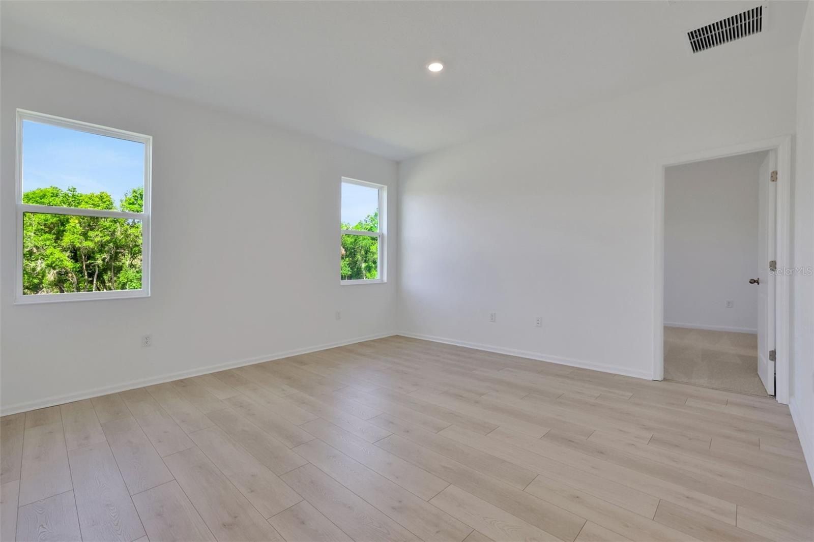 2920 Supermarine Road. Tavares, FL 32778