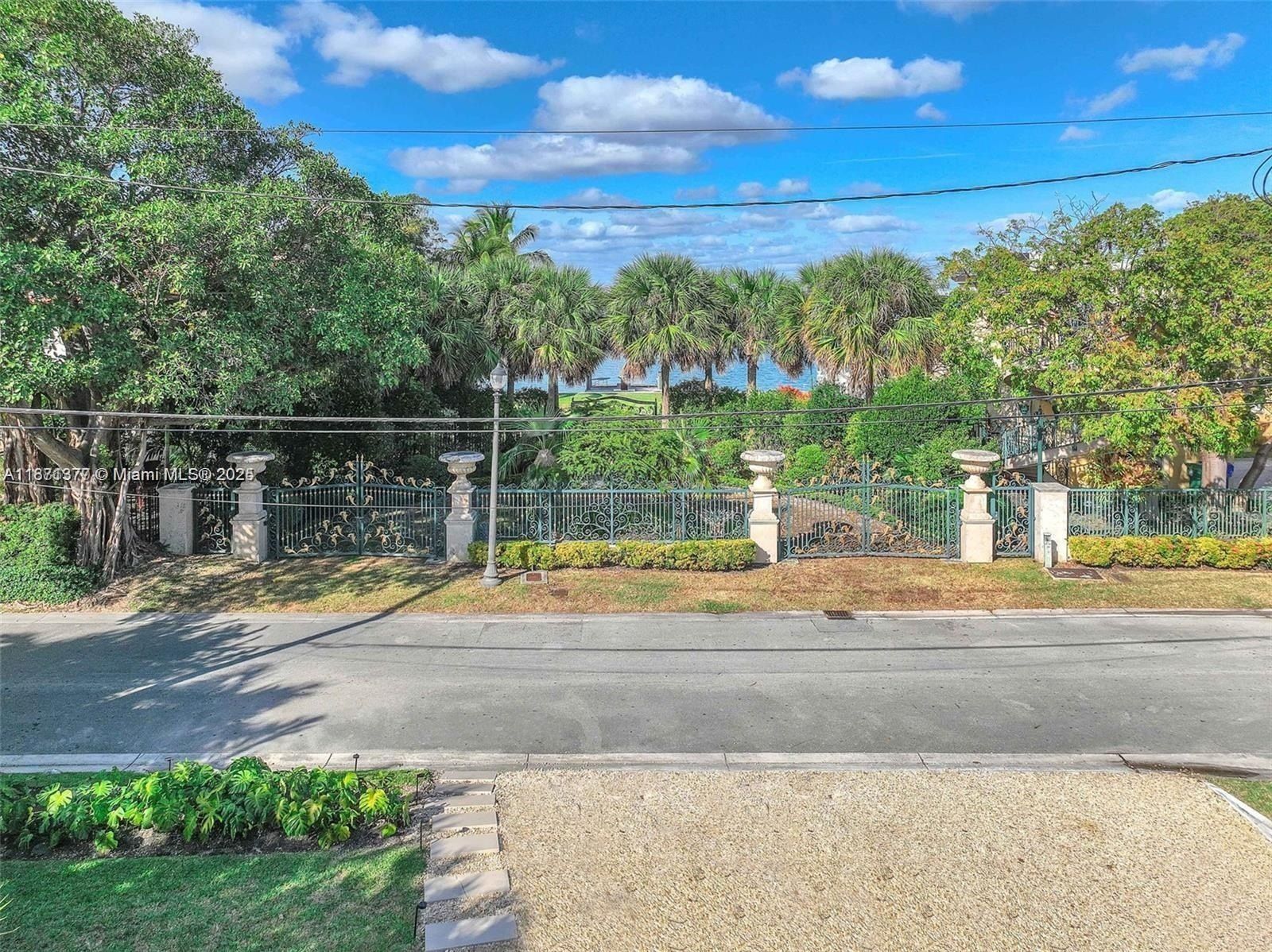 910 N Venetian Dr. Miami Beach, FL 33139