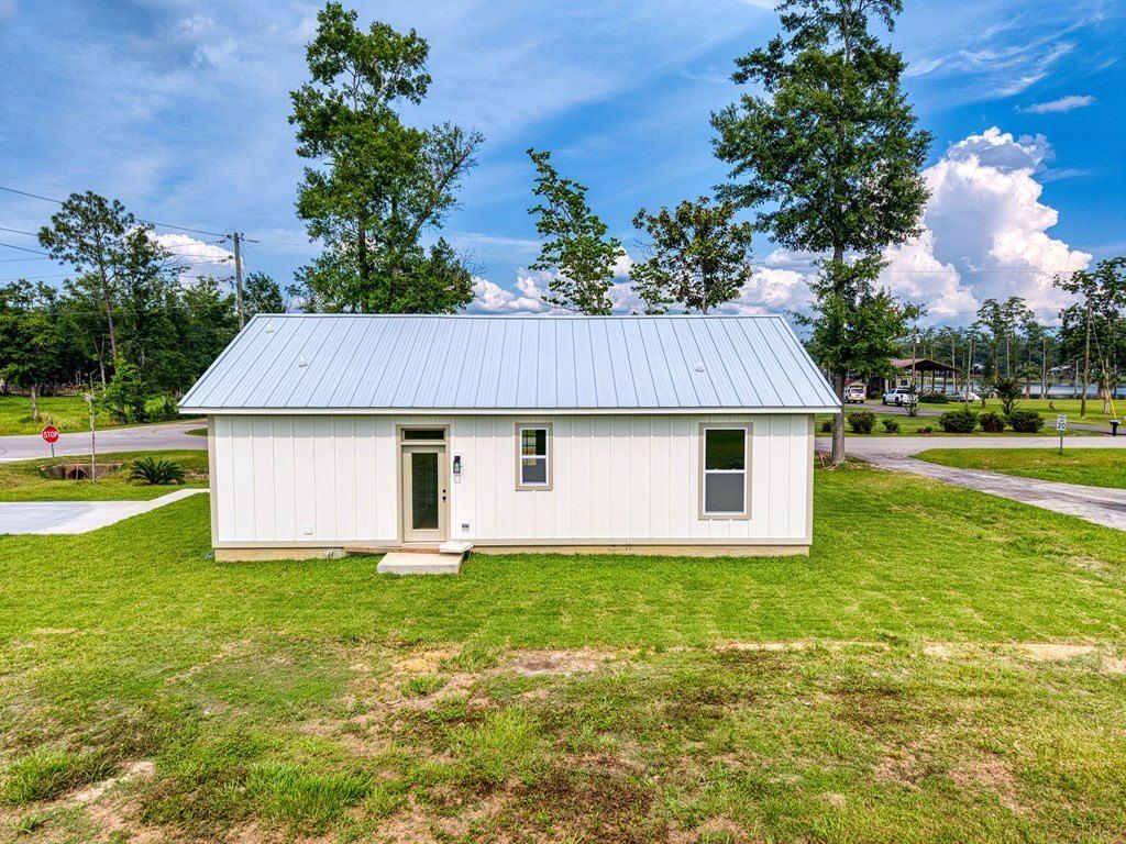 250 Winnie St. Wewahitchka, FL 32465