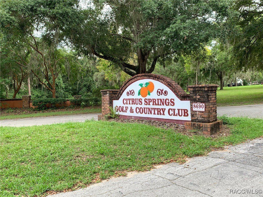 2185 W Say Drive. Dunnellon, FL 34434