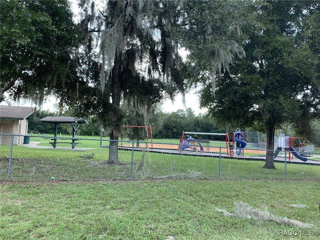 2185 W Say Drive. Dunnellon, FL 34434