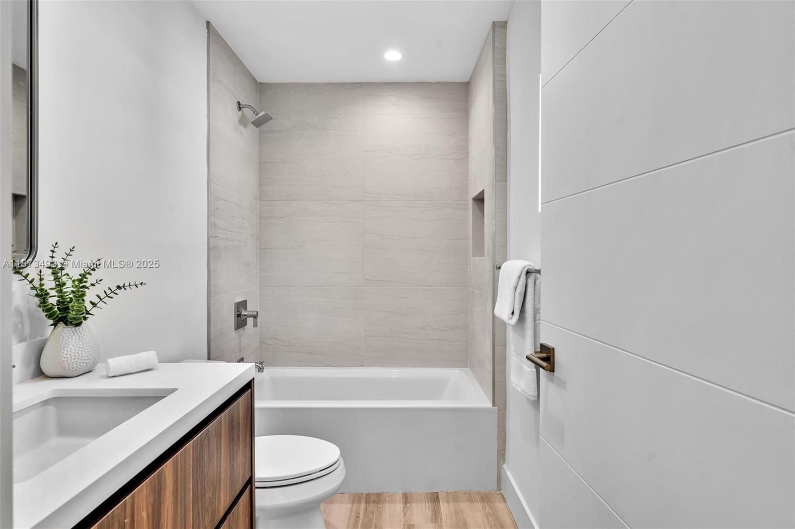 1387 Sw 22Nd Ter. Miami, FL 33145