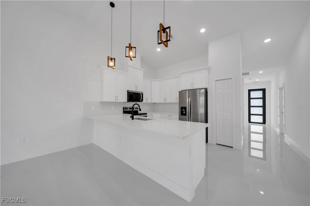 11101112 Eisenhower Boulevard. Lehigh Acres, FL 33974