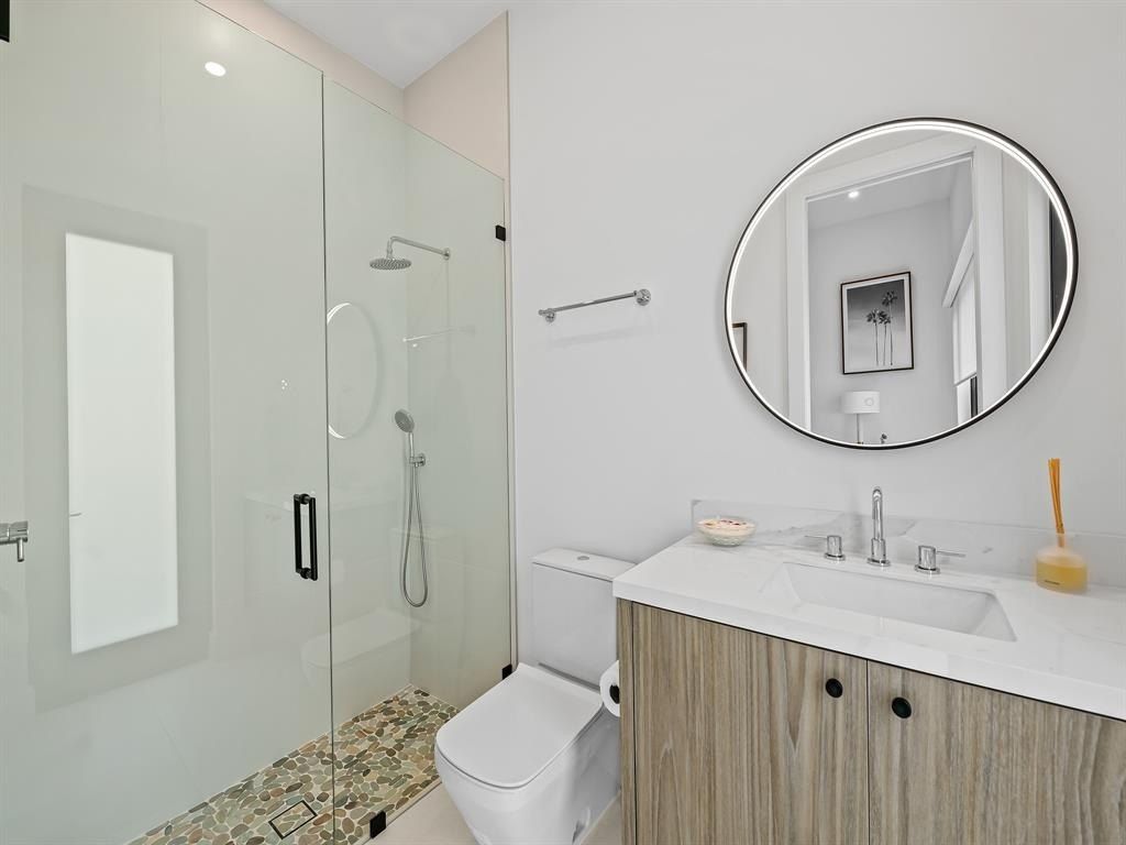 2420 Ne 48Th St. Lighthouse Point, FL 33064