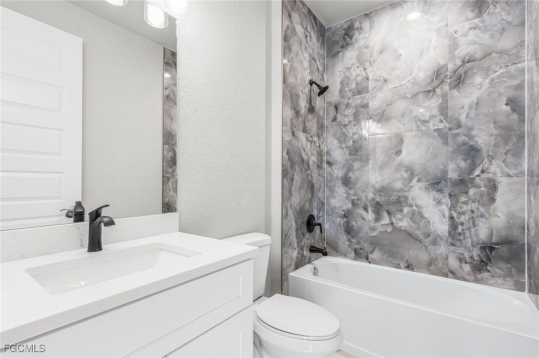 526 Braelyn Street. Labelle, FL 33935