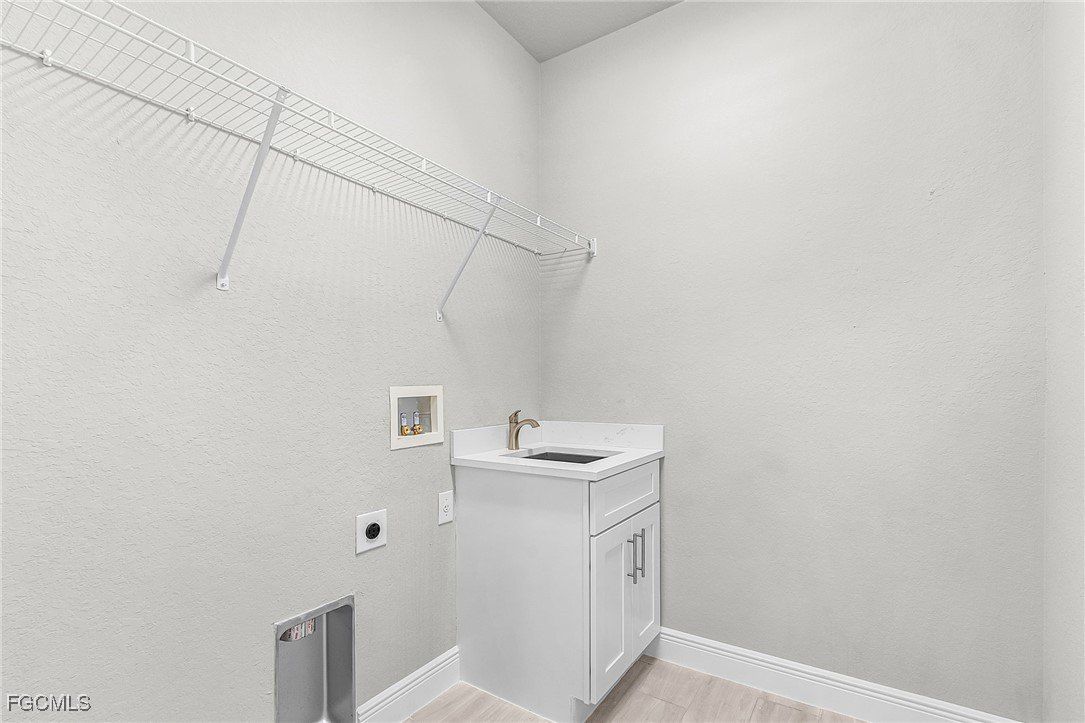 637 Royce Road. Labelle, FL 33935