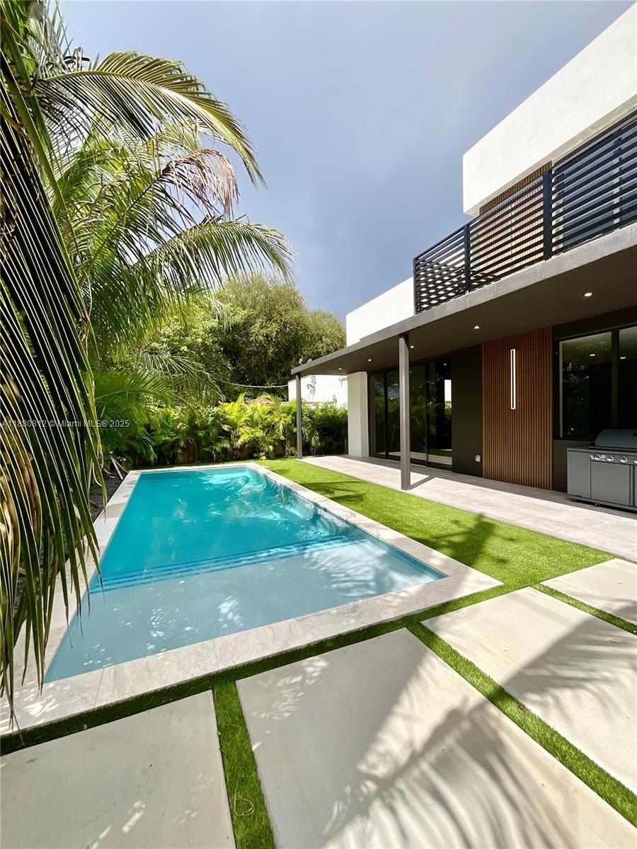 536 Nw 48Th St. Miami, FL 33127