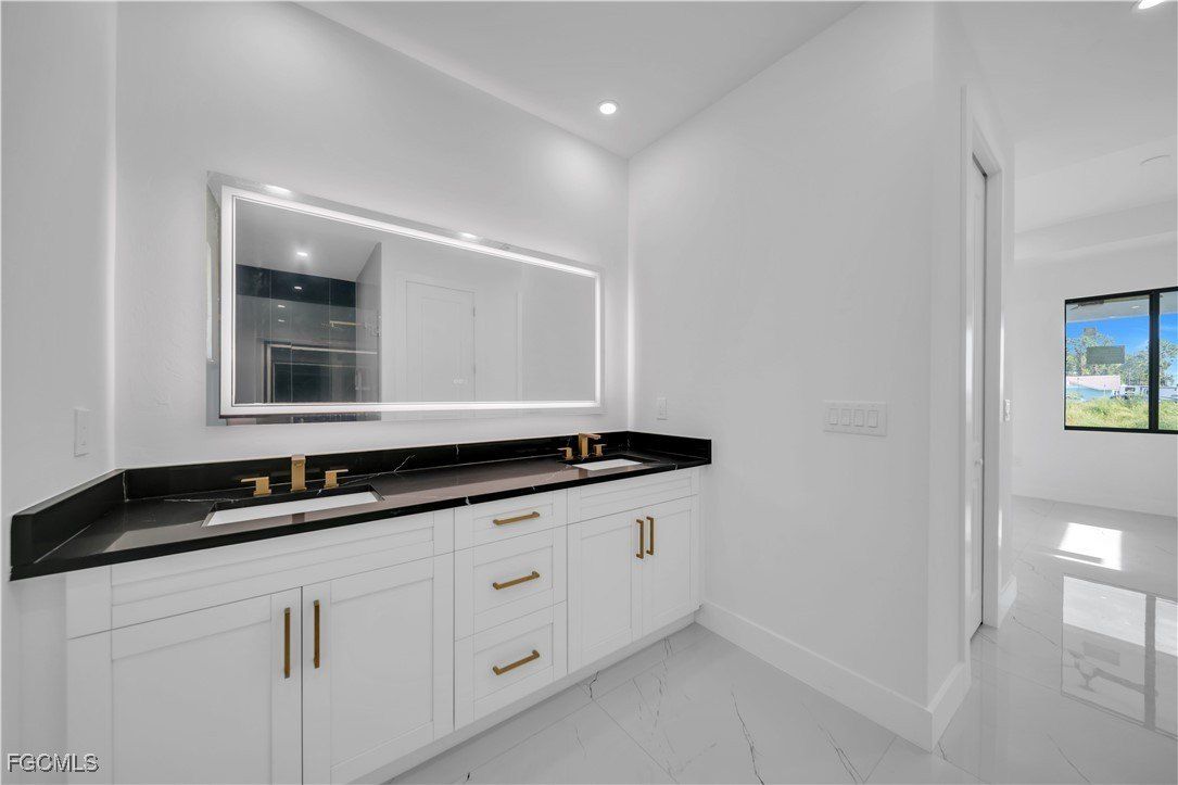 4002 E 9Th Street. Lehigh Acres, FL 33972