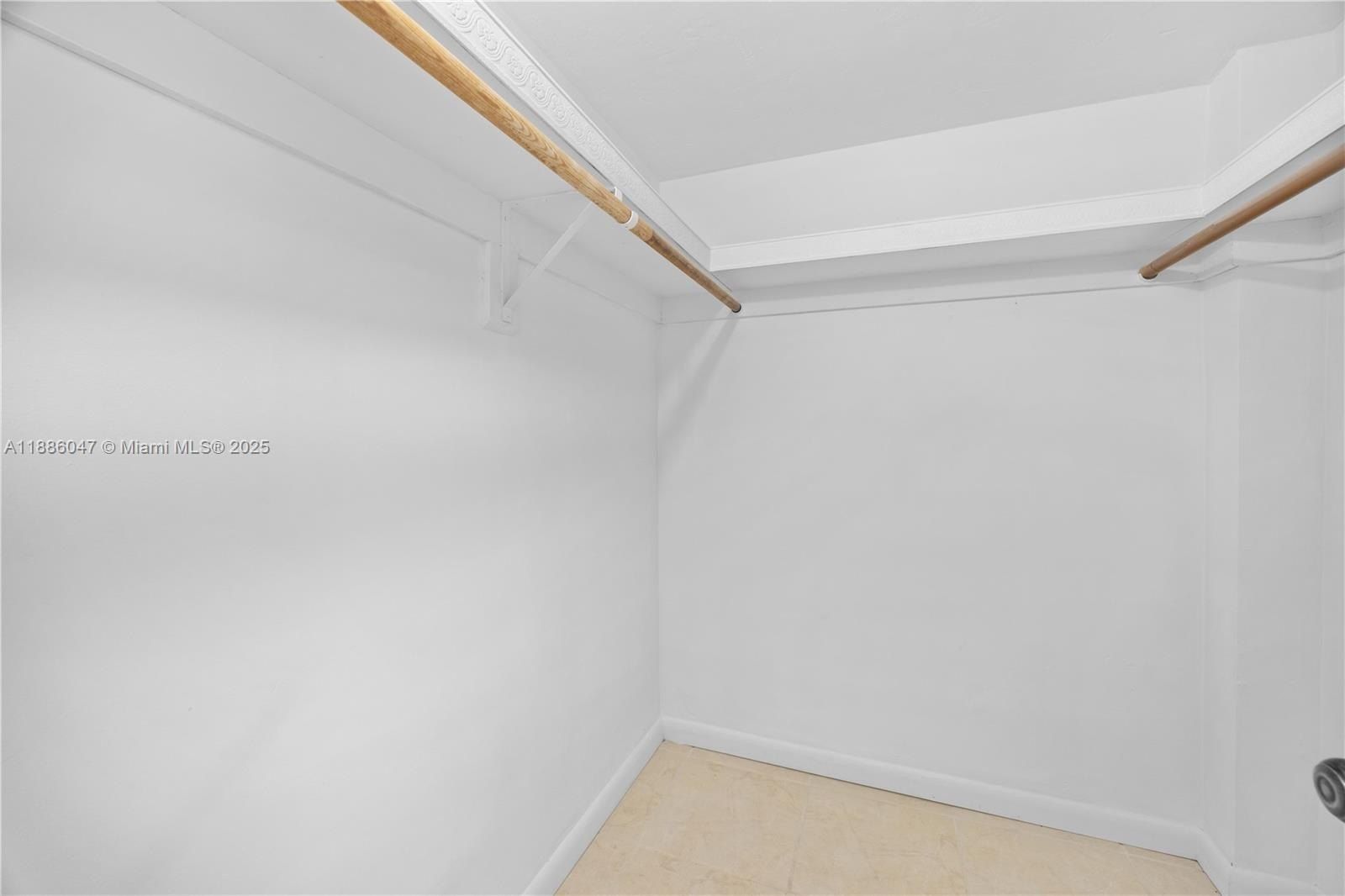 2980 Point East Dr. Aventura, FL 33160