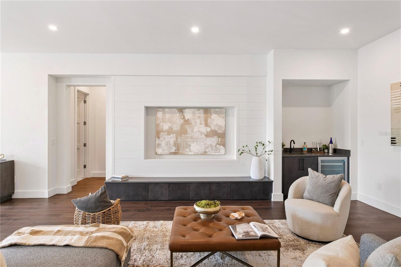 4823 W San Jose Street. Tampa, FL 33629