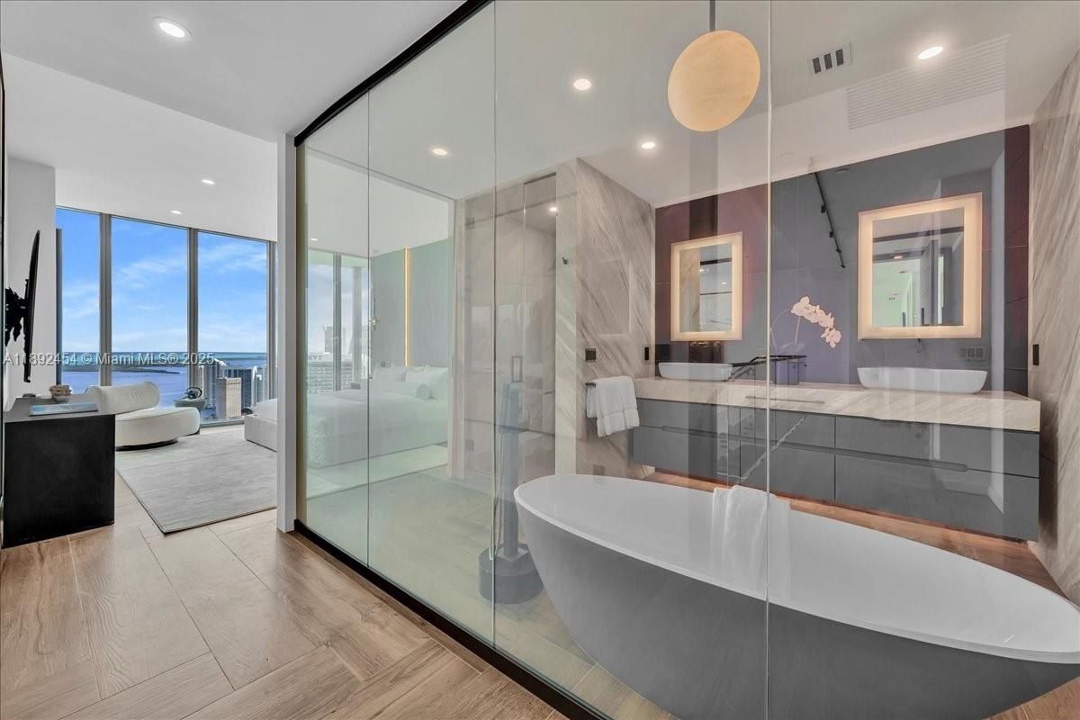 888 Biscayne Blvd. Miami, FL 33132