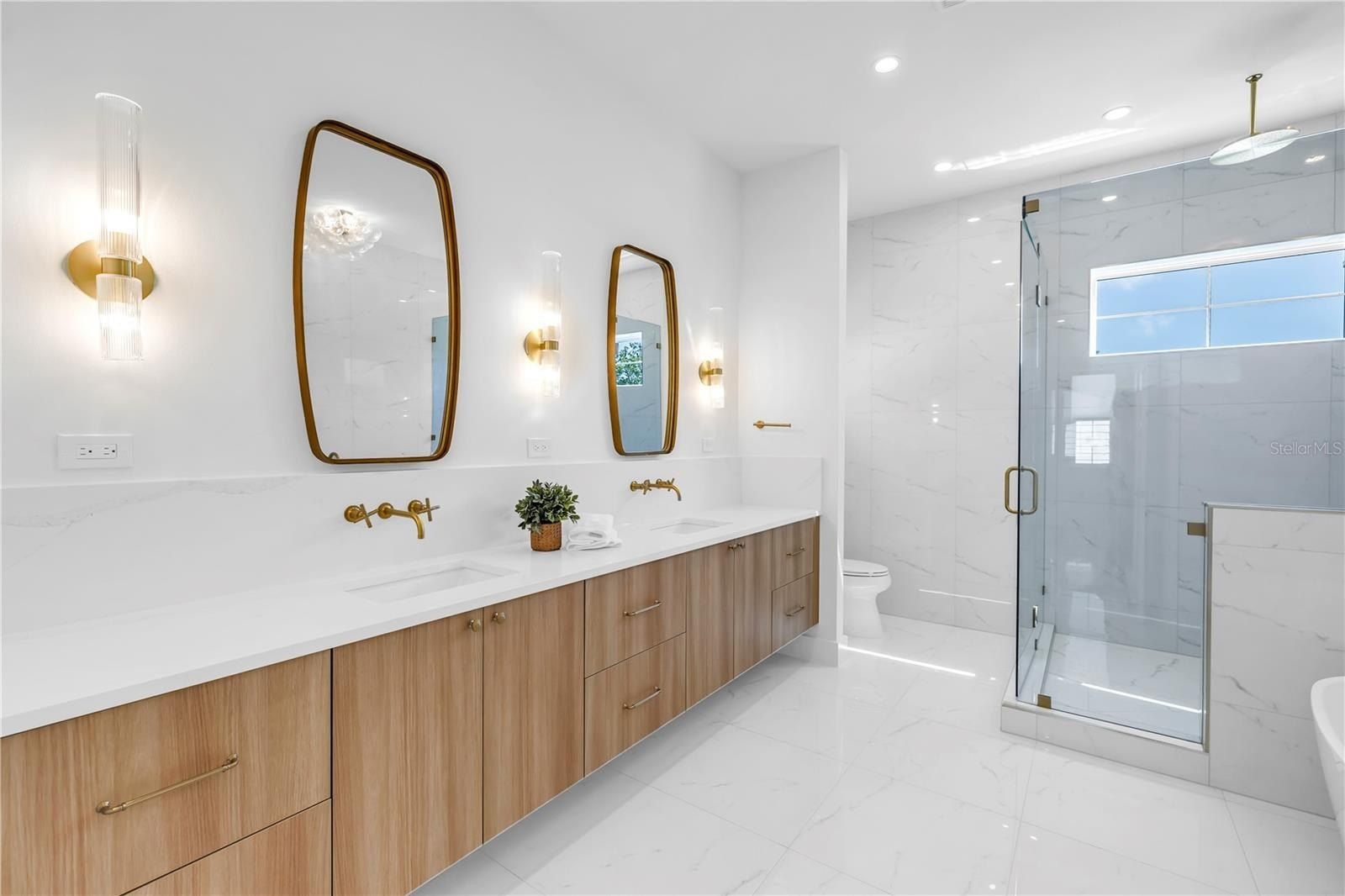 431 36Th Avenue N. St Petersburg, FL 33704