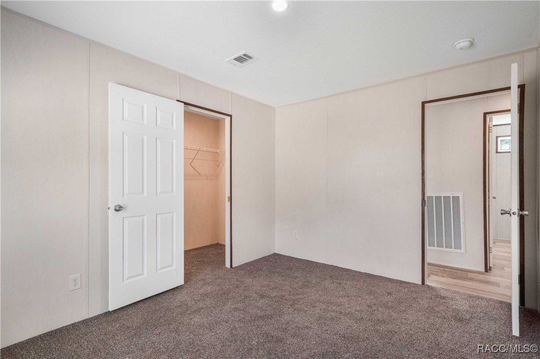 1184 E Sandy Lane. Hernando, FL 34442