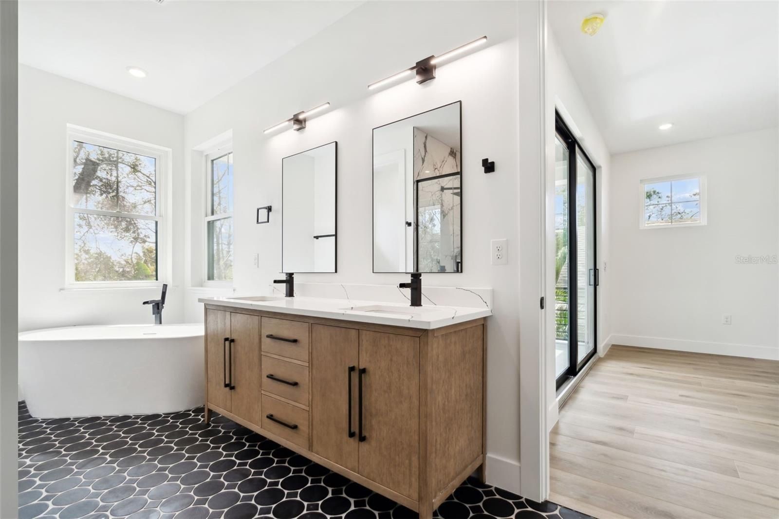 2318 Bay Street. Sarasota, FL 34237