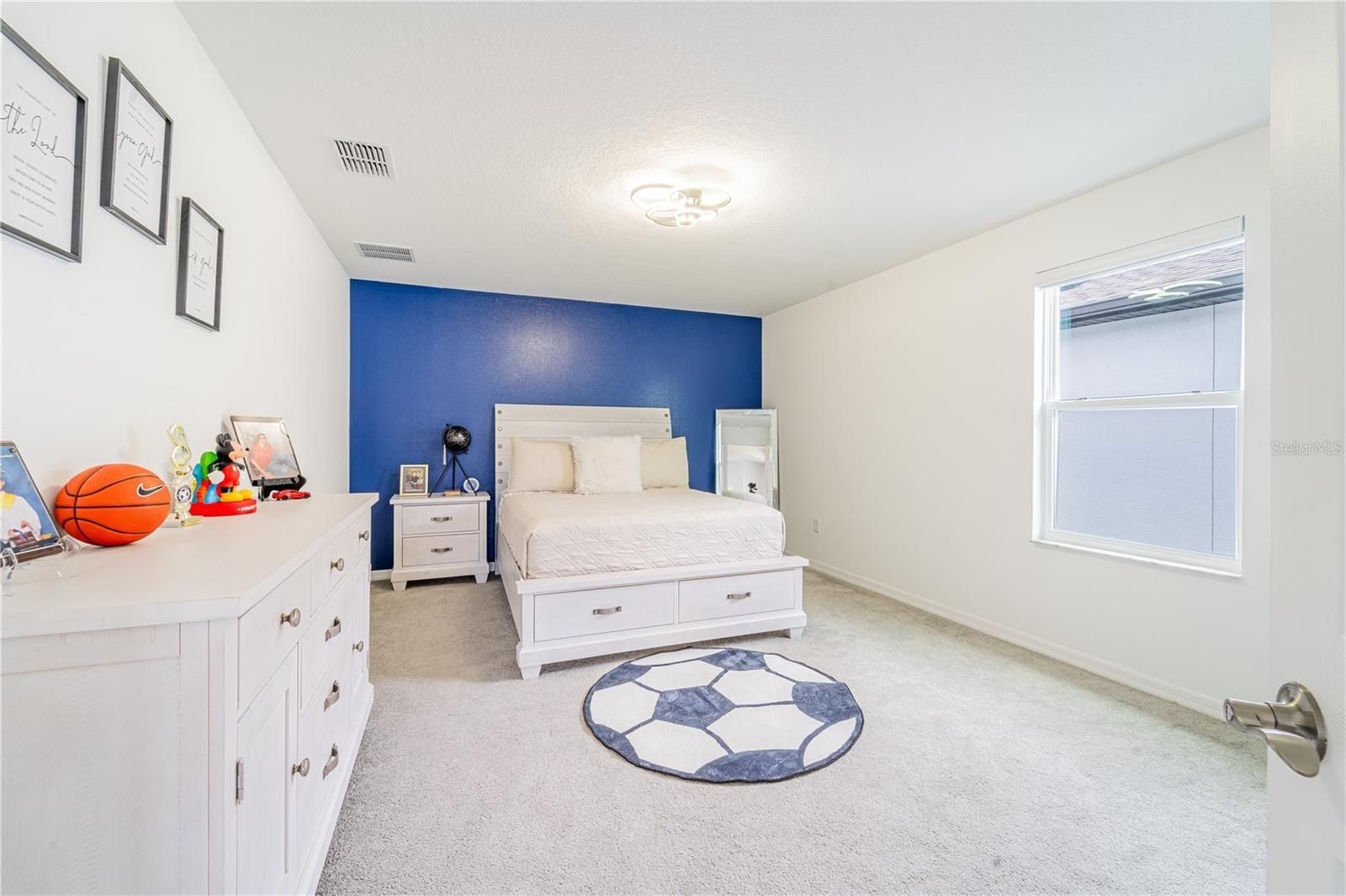 7700 Bronze Oak Drive. Wesley Chapel, FL 33545