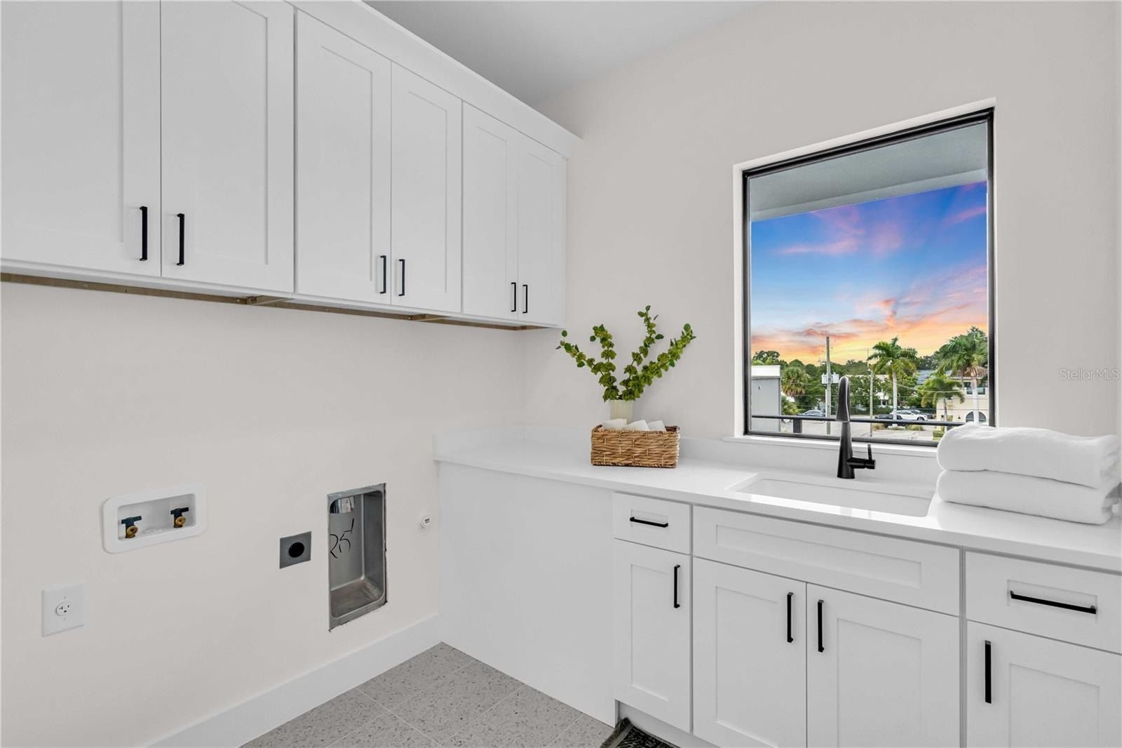 3002 W Platt. Tampa, FL 33609