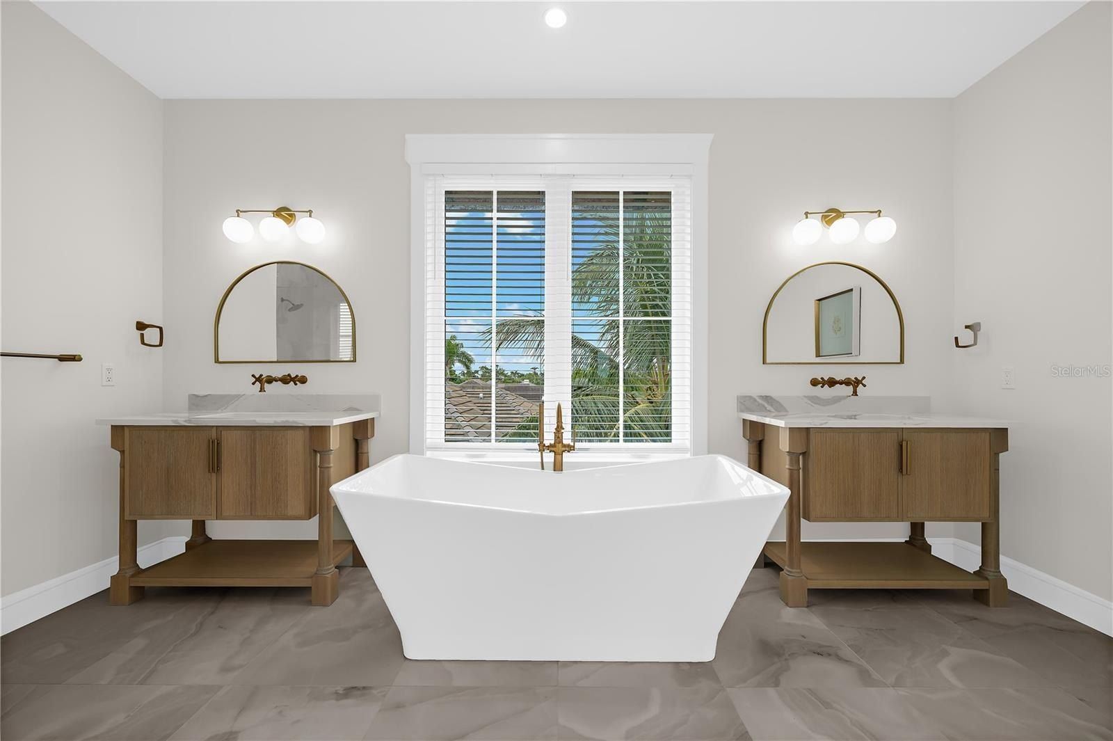 551 S Washington Drive. Sarasota, FL 34236