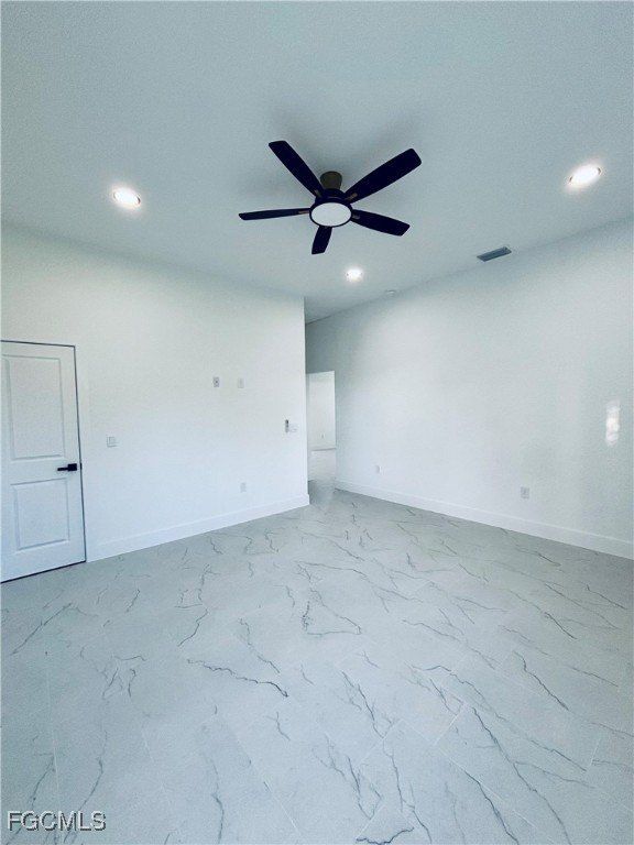 563 Oakshire Lane. Lehigh Acres, FL 33972