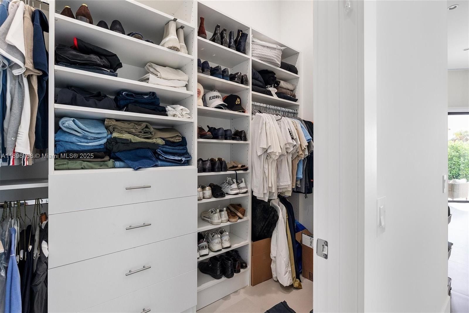 3502 N Ashwood Cir N. Hollywood, FL 33312