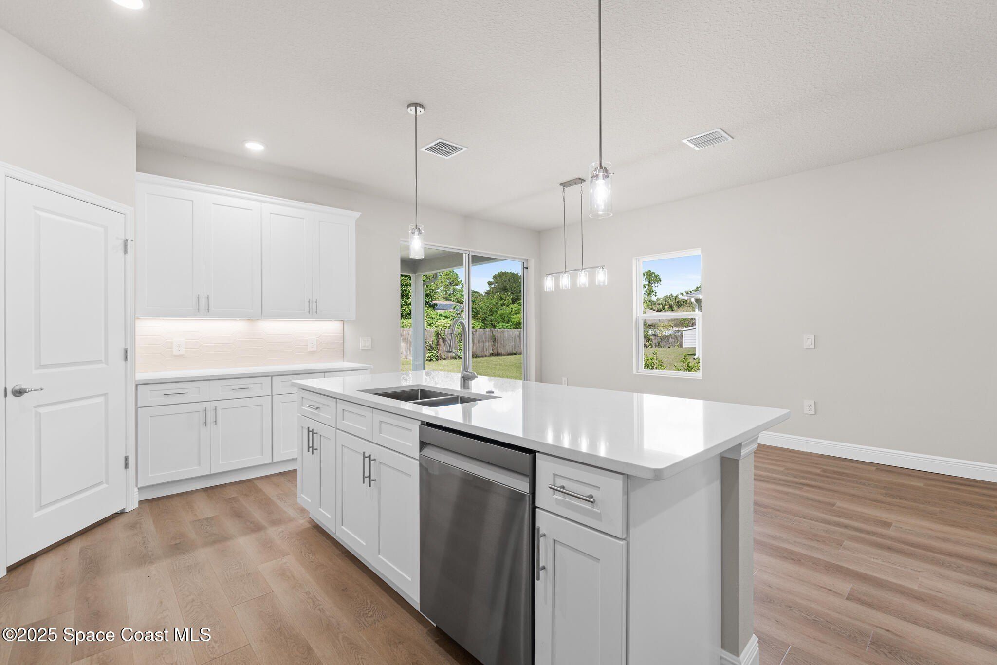 834 Hartsdale Avenue Sw. Palm Bay, FL 32908