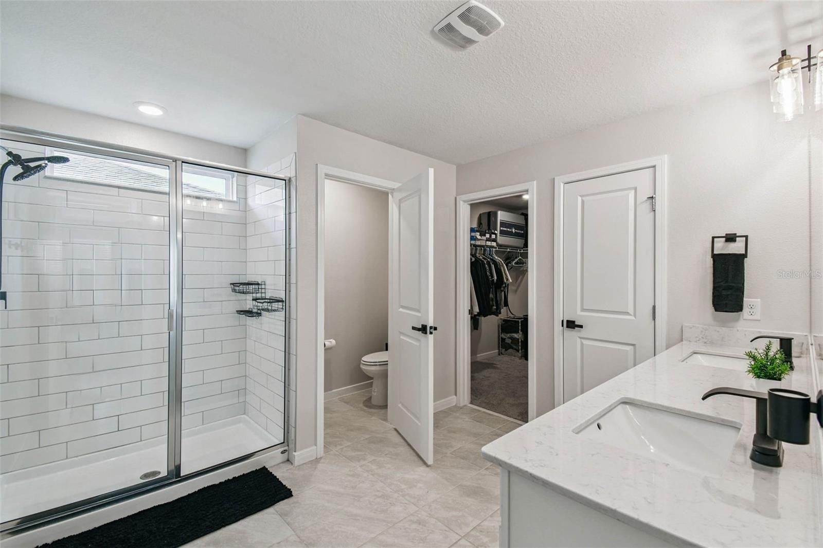 4070 Roaming Brook Drive. Apopka, FL 32712