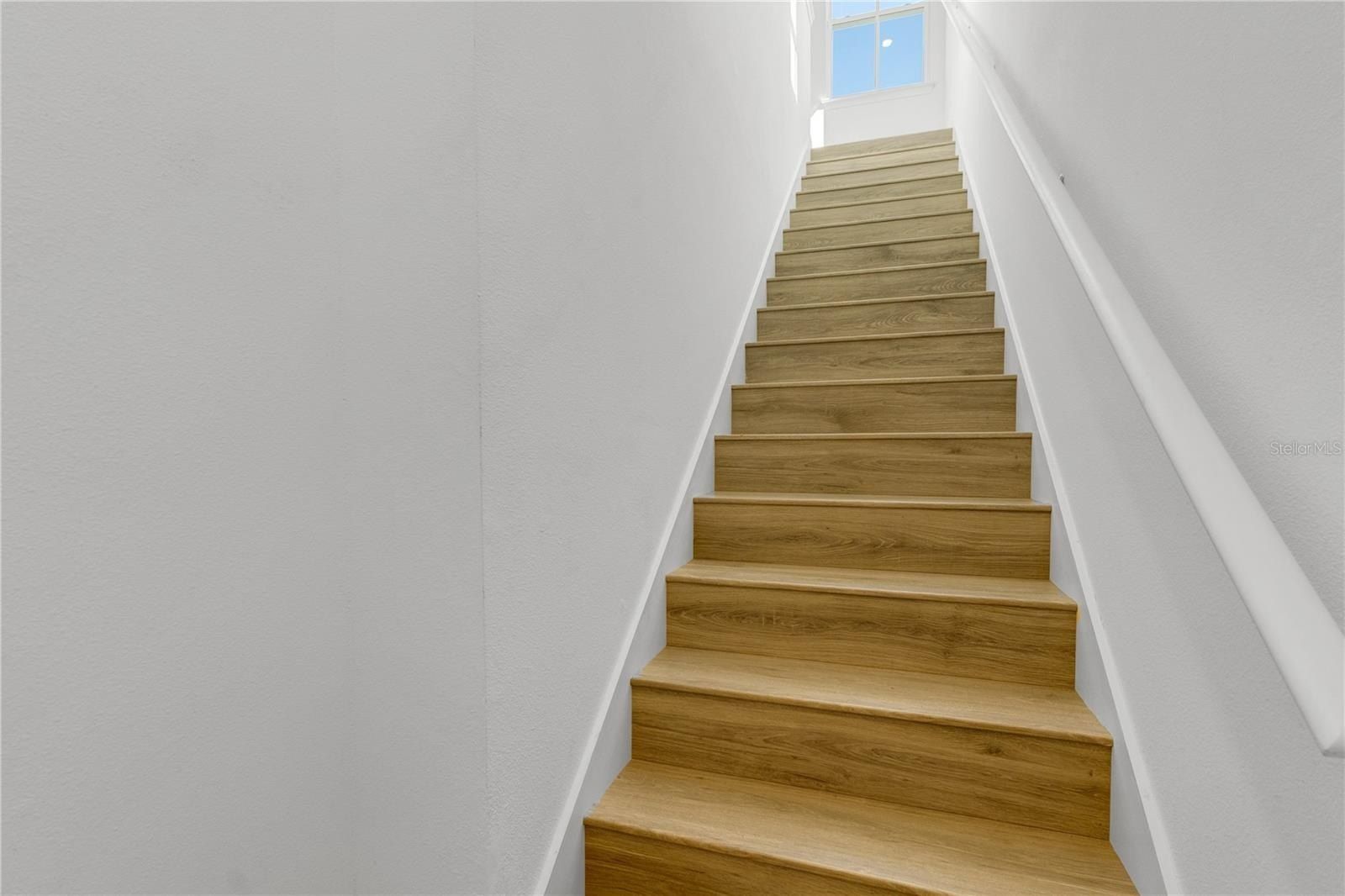 9738 Neruda Street. Orlando, FL 32827