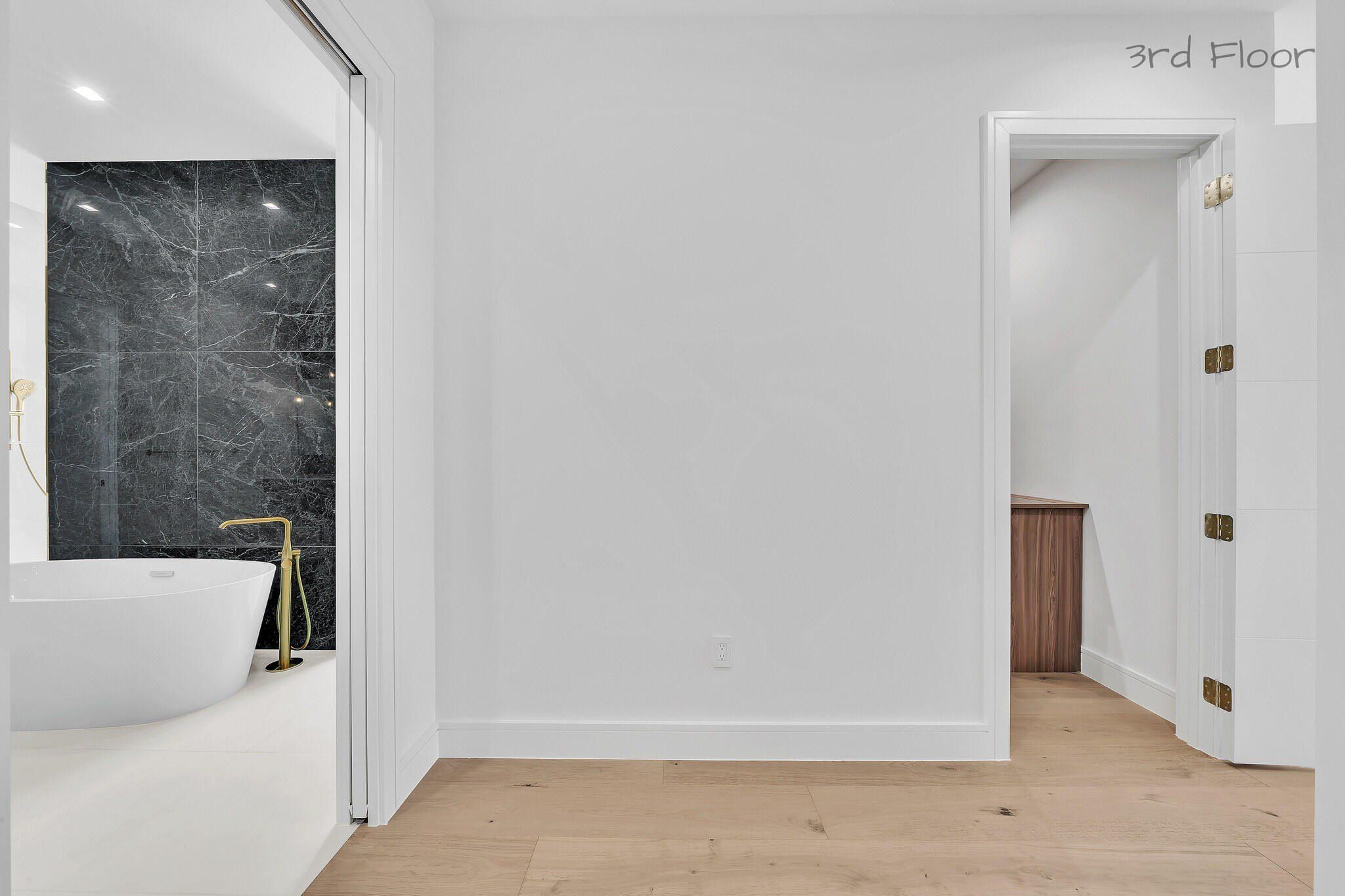 16 Seaside Avenue. Key Largo, FL 33037